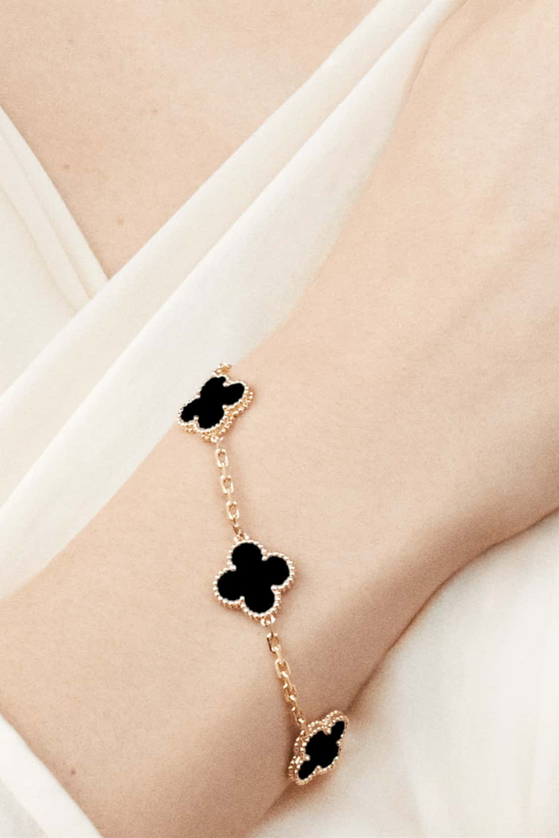 Pulsera con y Elegancia